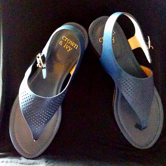 Women's navy blue sandals made by crown & Ivy - Picture 1 of 6